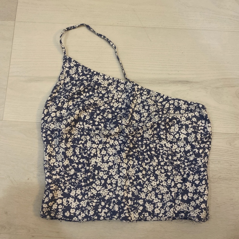 Abercrombie and Fitch one shoulder cropped top. In size Medium